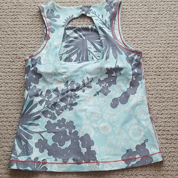 Reebok athletic top size M - Picture 4 of 4